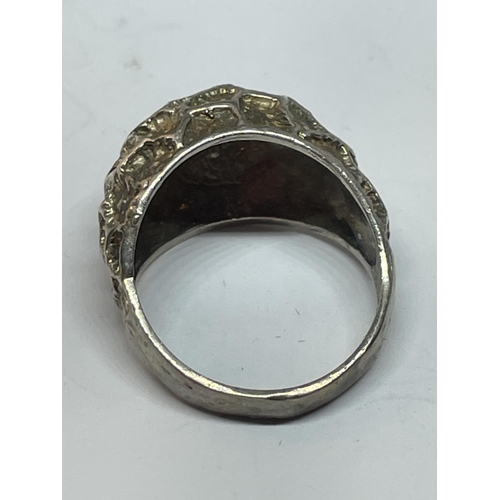 602 - A SILVER RING IN A PRESENTATION BOX