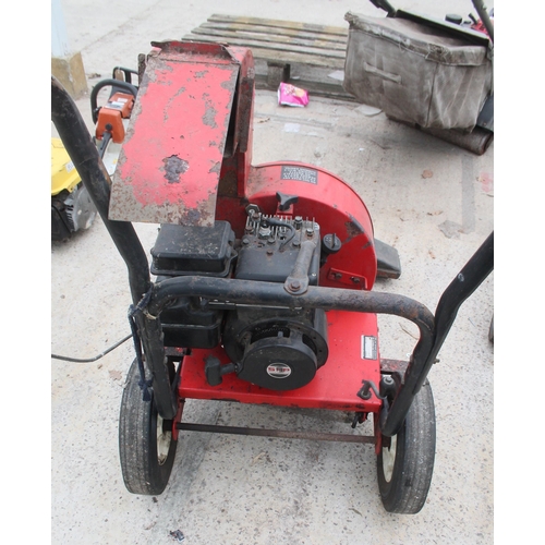 25 - MTD 5HP PETROL MULTI VAC NO VAT