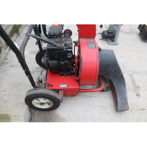 25 - MTD 5HP PETROL MULTI VAC NO VAT