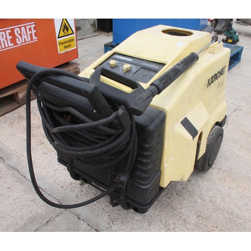 32 - A DIESEL KARCHER POWER WASHER NDS 550C BELIEVED IN GOOD WORKING ORDER WHILST ALL LOTS ARE GIVEN IN G... 