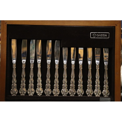 107 - AN ONEIDA CASED CANTEEN OF CUTLERY