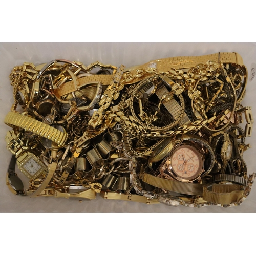 113 - A QUANTITY OF YELLOW METAL COSTUME JEWELLERY TO INCLUDE WATCHES, BRACELETS, CHAINS, ETC