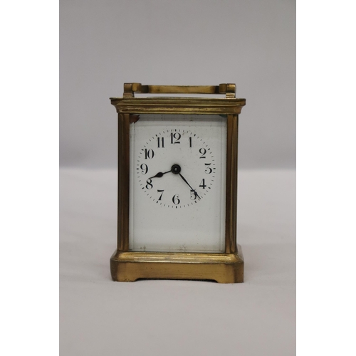 120 - A VINTAGE BRASS CARRIAGE CLOCK WITH BEVELED GLASS SECTIONS TO REVEAL UPPER ESCAPEMENT AND INNER MOVE... 