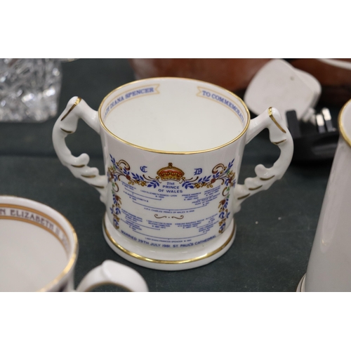 122 - A LARGE QUANTITY OF COMMEMORATIVE MUGS AND CUPS TO INCUDE ROYALTY
