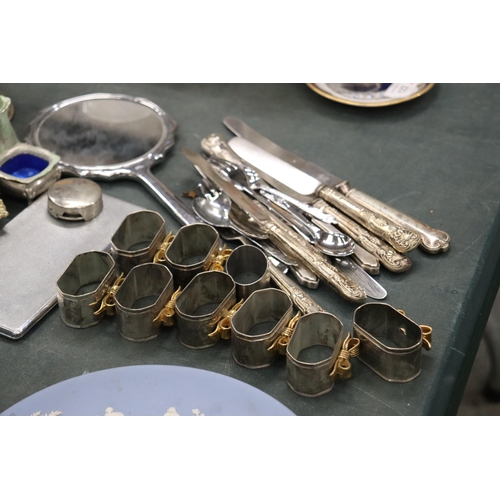 123 - A COLLECTION OF SILVER PALTED ITEMS TO INCLUDE NAPKIN RINGS, A TEAPOT AND HOT WATER JUG, FLATWARE, S... 