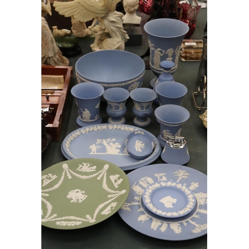 124 - A COLLECTION OF WEDGWOOD JASPERWARE TO INCLUDE PLATES, VASES, BOWLS, ETC - 14 IN TOTAL