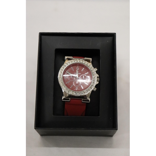 140 - A BOXED 'NY, LONDON' WRISTWATCH, WORKING AT TIME OF CATALOGUING, NO WARRANTY GIVEN