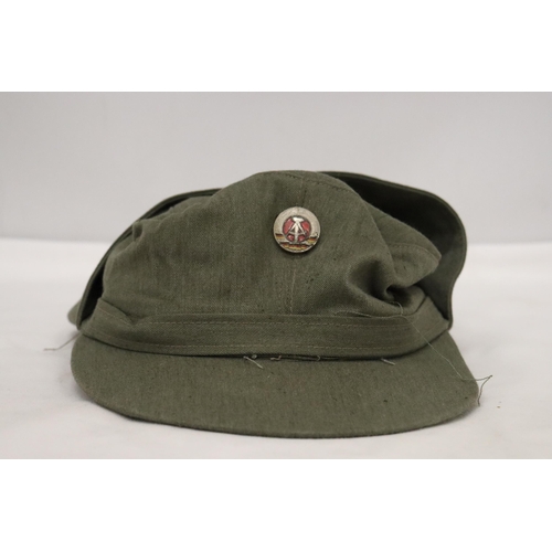 149 - A 1950'S EAST GERMAN MILITARY CAP AND BADGE