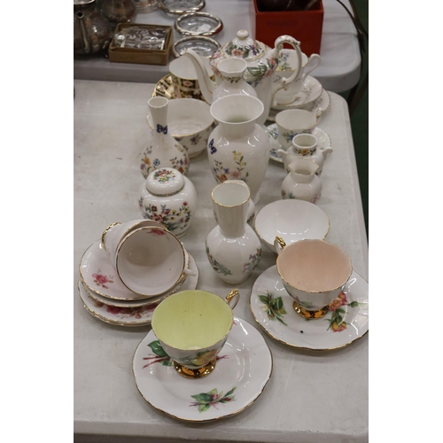 152 - A LARGE QUANTITY OF TEAWARE TO INCLUDE A PARAGON 'COUNTRY LANE', COFFEE POT, 'RENDEZVOUS' CUPS, A RO... 