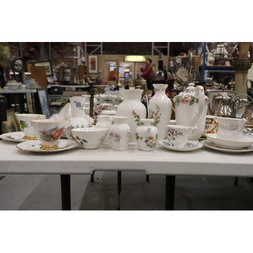152 - A LARGE QUANTITY OF TEAWARE TO INCLUDE A PARAGON 'COUNTRY LANE', COFFEE POT, 'RENDEZVOUS' CUPS, A RO... 