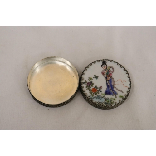 157 - A VINTAGE SILVER TONE TRINKET BOX WITH THE IMAGE OF A JAPANESE LADY IN A FLORAL GARDEN