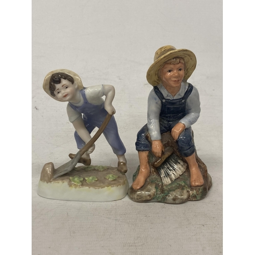 724 - A ROYAL DOULTON FIGURE OF TOM SAWYER HN 2926 TOGETHER WITH A ROYAL WORCESTER FIGURE FROM THE SUNDAY'... 