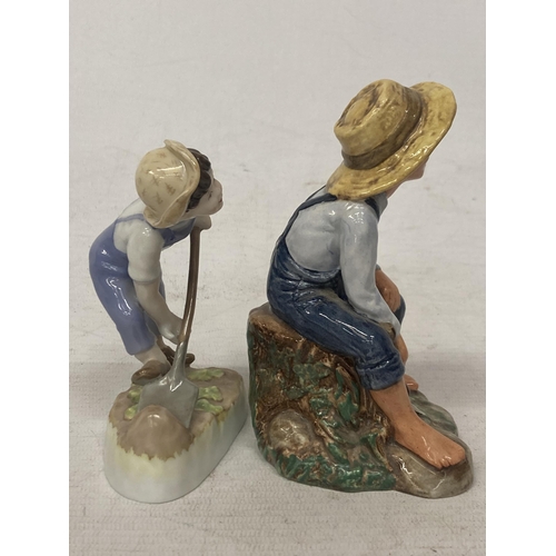 724 - A ROYAL DOULTON FIGURE OF TOM SAWYER HN 2926 TOGETHER WITH A ROYAL WORCESTER FIGURE FROM THE SUNDAY'... 