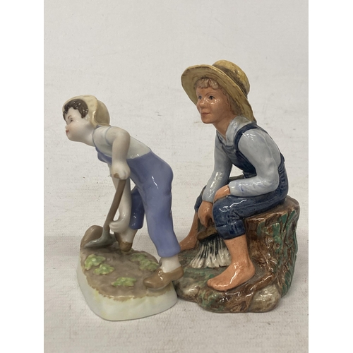 724 - A ROYAL DOULTON FIGURE OF TOM SAWYER HN 2926 TOGETHER WITH A ROYAL WORCESTER FIGURE FROM THE SUNDAY'... 