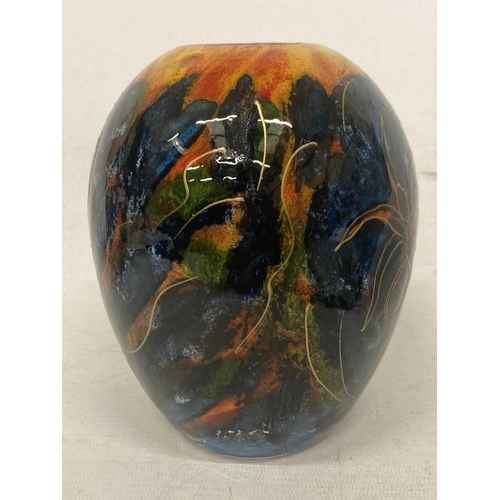 752 - AN ANITA HARRIS CRAB VASE