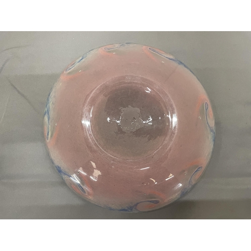 170 - A FROSTED PINK AND GREEN STUDIO GLASS BOWL, DIAMETER 19CM