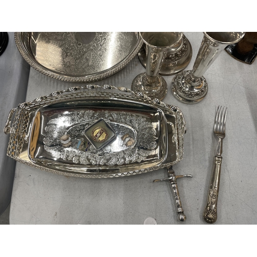 176 - A QUANTITY OF SILVER PLATED ITEMS TO INCLUDE TRAYS, A CANDLEABRA, TOAST RACK, BUD VASES, SUGAR SIFTE... 