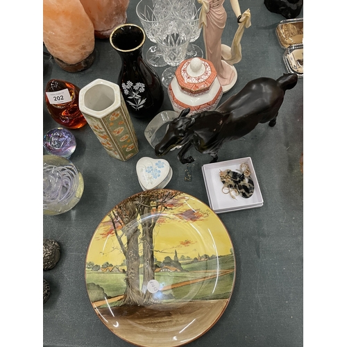 199 - A MIXED LOT TO INCLUDE A DECANTER AND GLASSES, A WEDGWOOD GLASS PAPERWEIGHT, VASES, HORSE AND LADY F... 