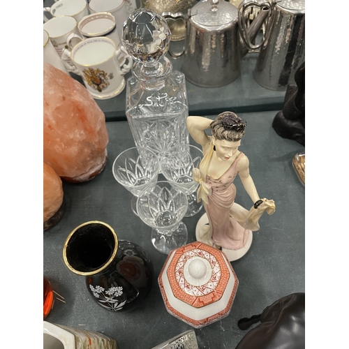 199 - A MIXED LOT TO INCLUDE A DECANTER AND GLASSES, A WEDGWOOD GLASS PAPERWEIGHT, VASES, HORSE AND LADY F... 