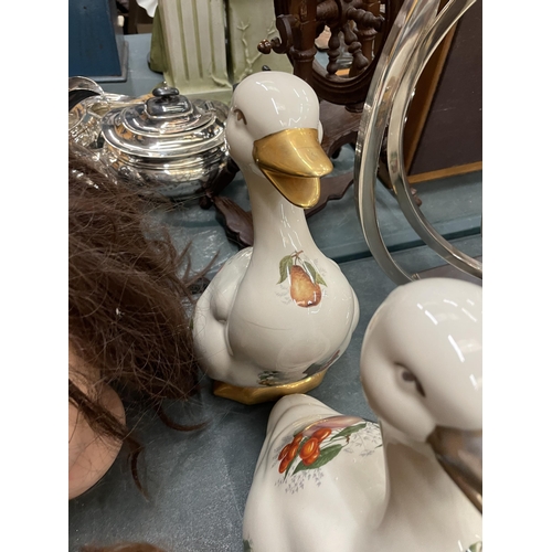 215 - THREE VINTAGE STAFFORDSHIRE 'FRUIT' DUCKS, HEIGHT APPROX 27CM