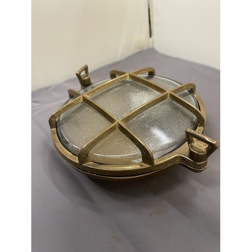 238 - A ROUND BRASS WALL LIGHT, DIAMETER 18CM