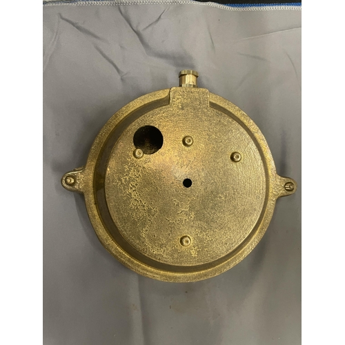 238 - A ROUND BRASS WALL LIGHT, DIAMETER 18CM