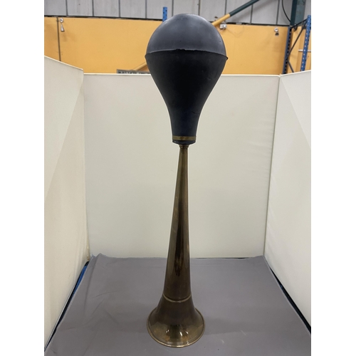 274A - A BRASS BLACK CAB HORN