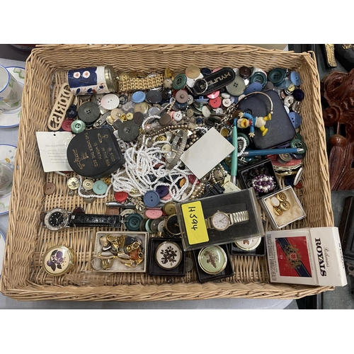 281A - A MIXED LOT TO INCLUDE COSTUME JEWELLERY, WATCHES, PILL BOXES, BUTTONS, ETC