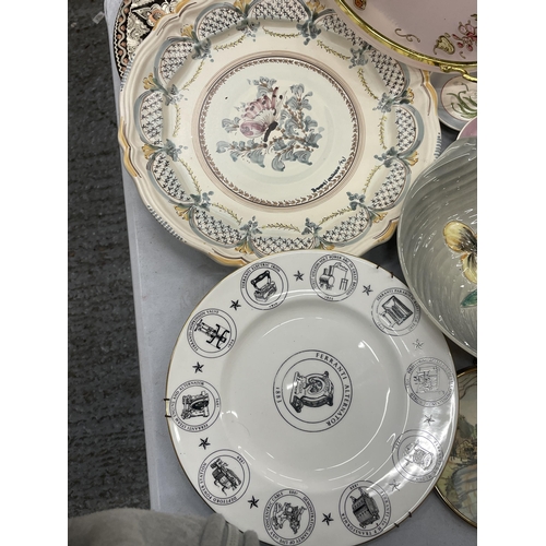 287 - A QUANTITY OF CERAMIC PLATES, ETC TO INCLUDE HANDPAINTED FLOWER PIN TRAYS, WEDGWOOD, ETC