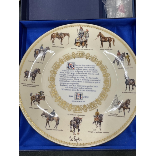 288 - TWO BOXED CABINET PLATES TO INCLUDE AYNSLEY, 'THE HORSE, ROYAL WORCESTER, 'ROYAL GARDEN' CAKE PLATE ... 