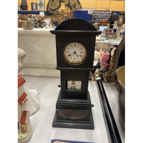 298 - A VINTAGE WOODEN CLOCK, IN THE STYLE OF A GRANDFATHER CLOCK, WITH CALENDAR NUMBERS, HEIGHT 29CM