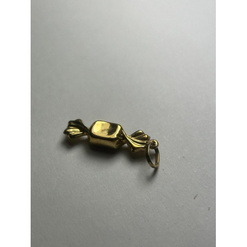 517 - A 9CT YELLOW GOLD SWEET CHARM