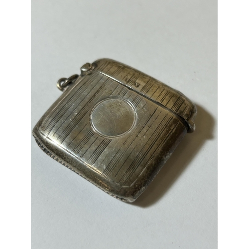 619 - A HALLMARKED SILVER VESTA CASE