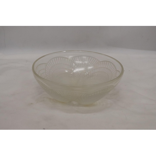 6 - A R LALIQUE FRANCE NO 3202 COCQUILLES PATTERN GLASS BOWL SIGNED TO BASE 18CM DIAMETER