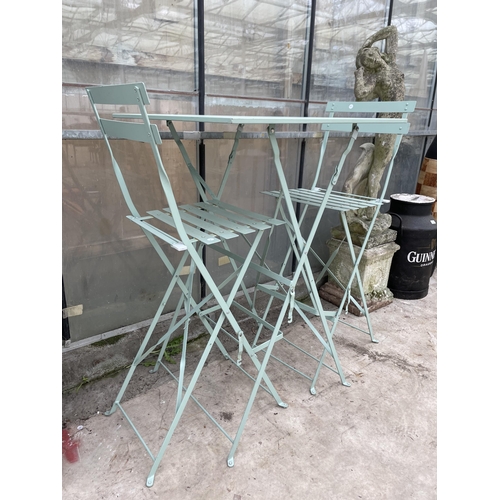 1526 - A TALL METAL FOLDING PATIO TABLE AND TWO FOLDING STOOLS