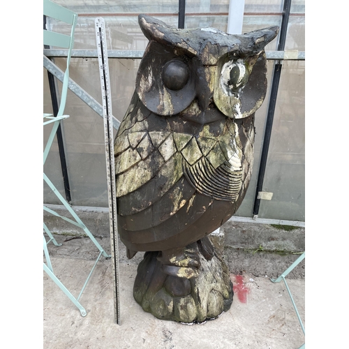 1527A - A LARGE CARVED WOOD FIGURE OF AN OWL (H:106CM)