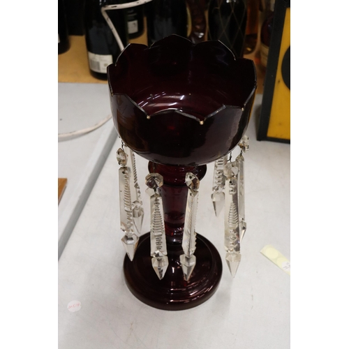 46 - A CRANBERRY LUSTRE LAMP WITH CRYSTAL DROPLETS