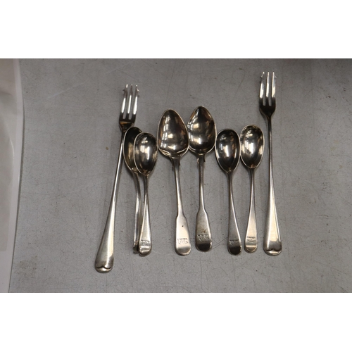 51 - EIGHT HALLMARKED SILVER ITEMS TO INCLUDE SIX TEASPOONS AND TWO FORKS GROSS WEIGHT GROSS WEIGHT 153 G... 