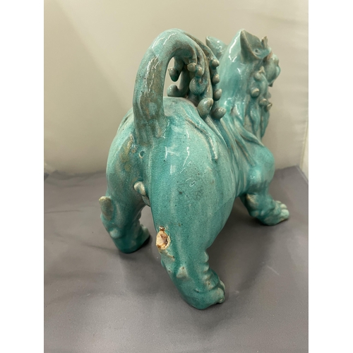 61 - A LARGE ORIENTAL FOO DOG HEIGHT 20CM (A/F CHIP ON REAR)