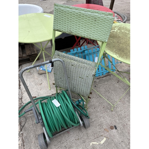 1886 - AN ASSORTMENT OF GARDEN ITEMS TO INCLUDE A HOSE REEL, FOLDING TABLES AND FOLDING CHAIRS ETC