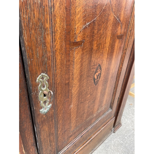 2650 - A GEORGE III OAK AND MAHOGANY INLAID CORNER CUPBOARD WITH SHAPED INTERIOR SHELVES