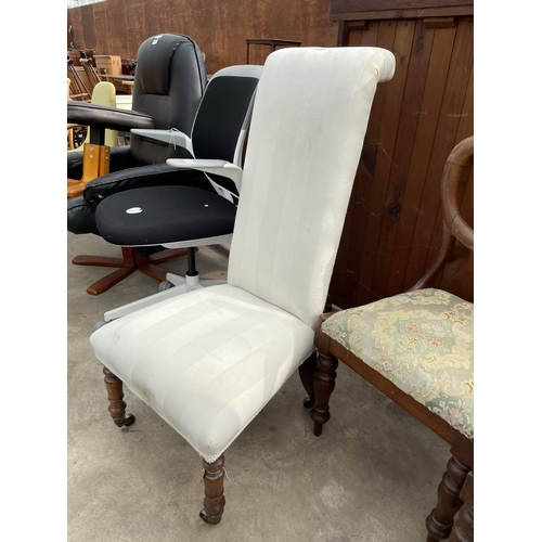 2677 - A VICTORIAN PRIE DEIU CHAIR