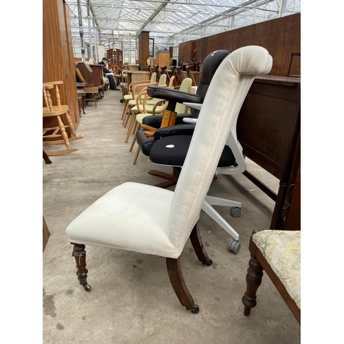 2677 - A VICTORIAN PRIE DEIU CHAIR