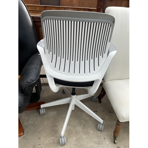 2678 - A GEPRUFTE SICHERHELT SWIVEL DESK CHAIR