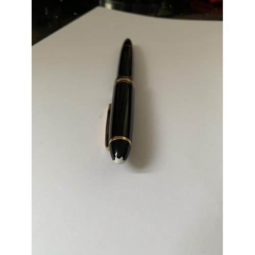 506A - A MONT BLANC MEISTERSTUCK GOLD COATED LE GRAND FOUNTAIN PEN WITH 18 CARAT GOLD MEDIUM NIB