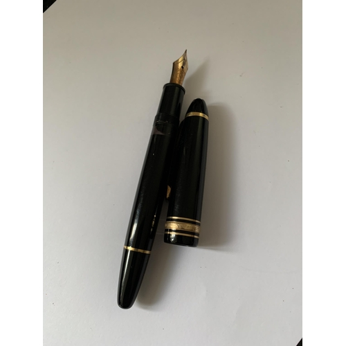 506A - A MONT BLANC MEISTERSTUCK GOLD COATED LE GRAND FOUNTAIN PEN WITH 18 CARAT GOLD MEDIUM NIB