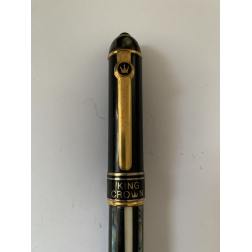 507B - A KING CROWN 0125 FOUNTAIN PEN INLAID WITH SHELL WITH AN 18 CARAT GOLD NIB