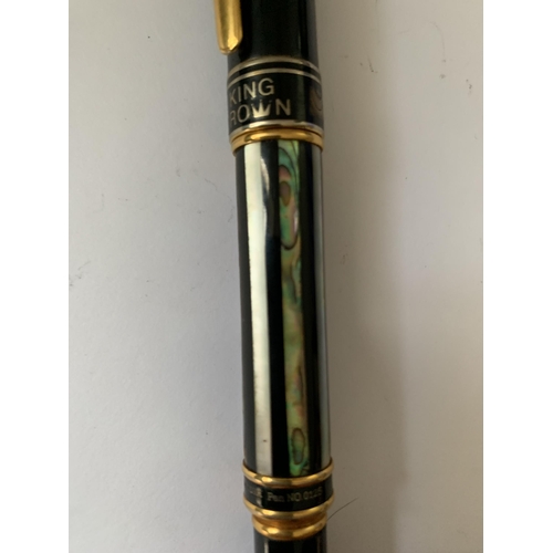 507B - A KING CROWN 0125 FOUNTAIN PEN INLAID WITH SHELL WITH AN 18 CARAT GOLD NIB