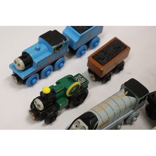 368 - A QUANTITY OF VINTAGE WOODEN THOMAS THE TANK ENGINE TRAINS AND CARRIAGES TO INCLUDE SPENCER, TREVOR,... 