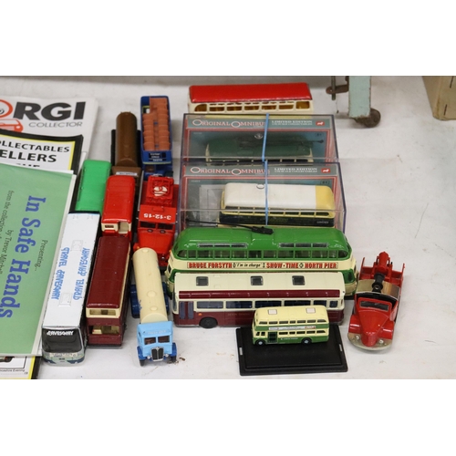 399 - A QUANTITY OF 1/76 SCALE MODEL BUSES, LORRIES, FIRE ENGINES, CORGI, ETC AND MODEL CATALOGUES